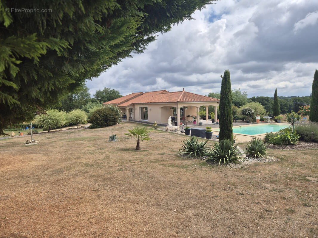 Maison à COGNAC-LA-FORET