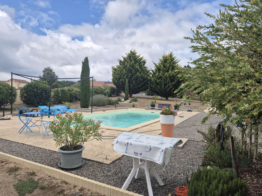 Maison à COGNAC-LA-FORET