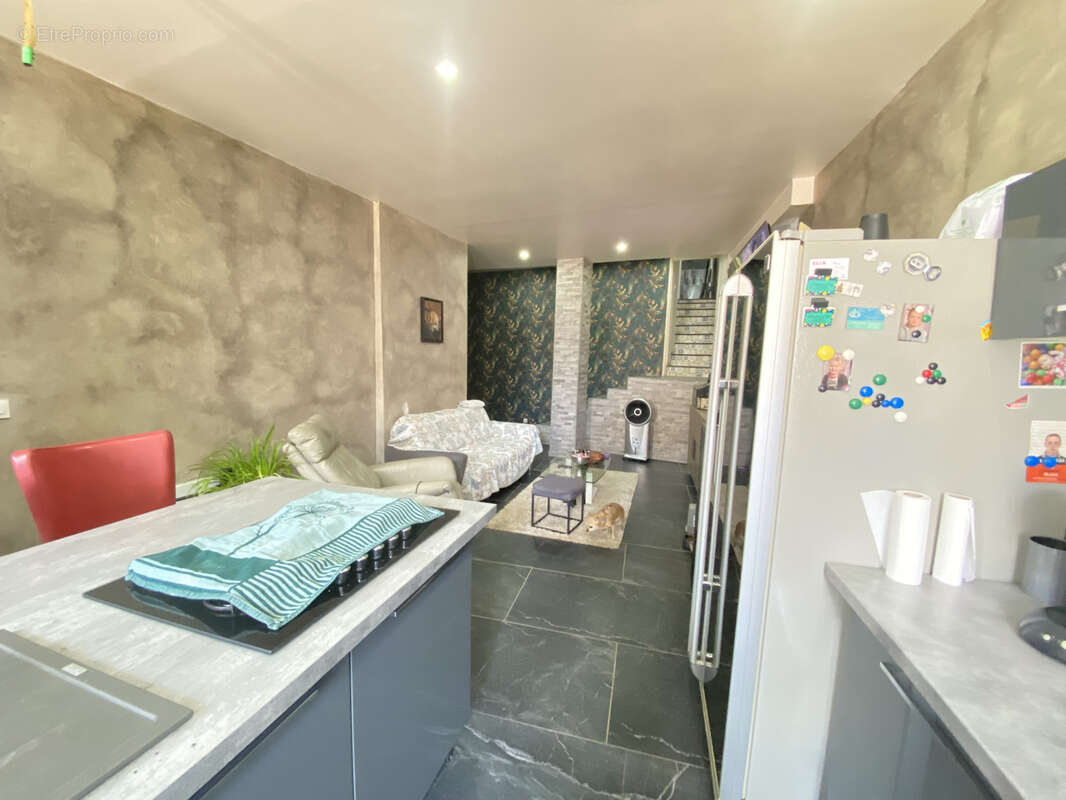 Maison à BELVEZE-DU-RAZES