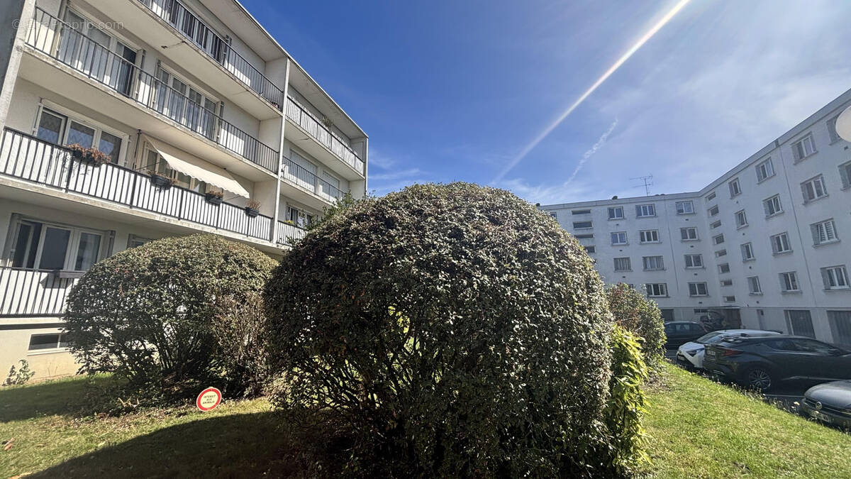 Appartement à NEAUPHLE-LE-CHATEAU