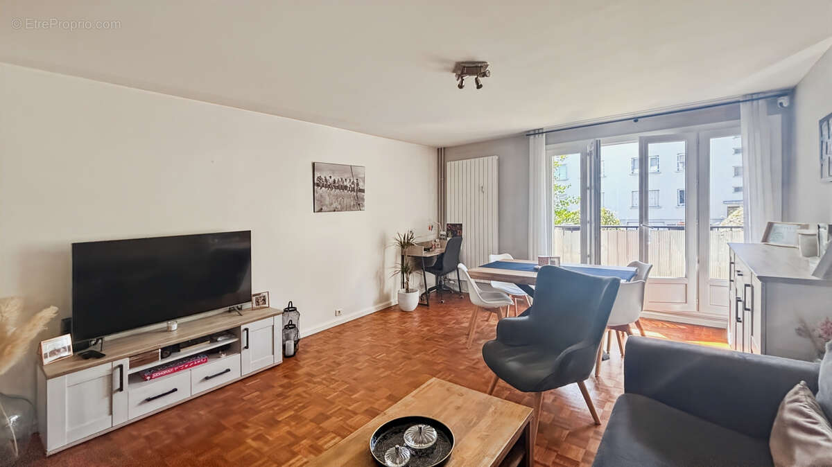 Appartement à NEAUPHLE-LE-CHATEAU