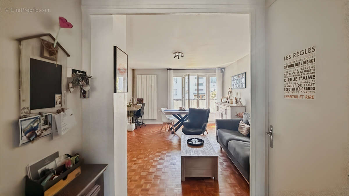 Appartement à NEAUPHLE-LE-CHATEAU