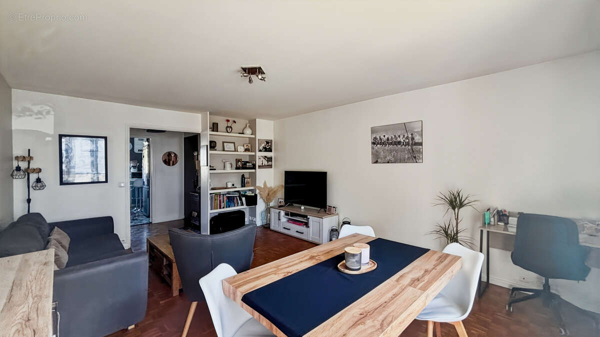 Appartement à NEAUPHLE-LE-CHATEAU