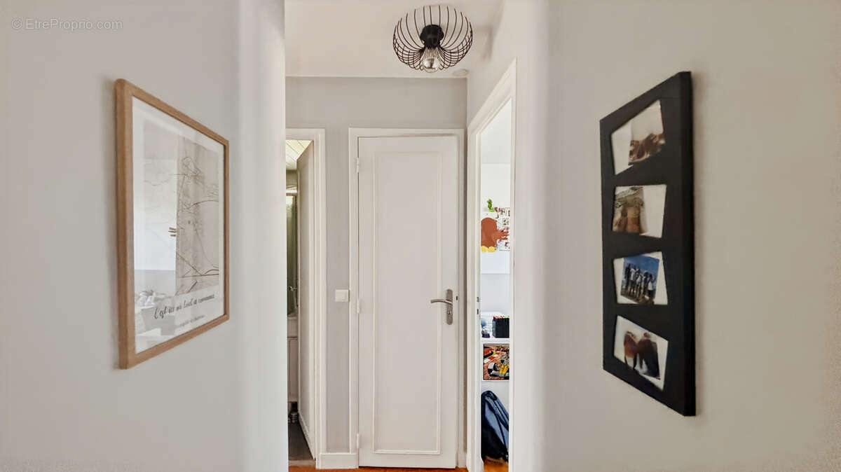 Appartement à NEAUPHLE-LE-CHATEAU