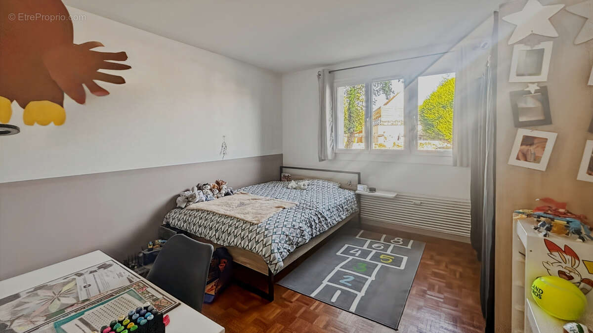 Appartement à NEAUPHLE-LE-CHATEAU