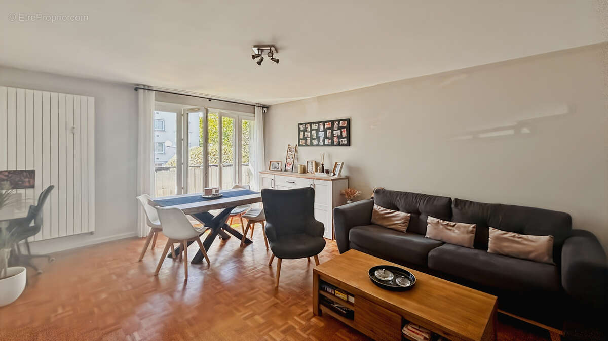 Appartement à NEAUPHLE-LE-CHATEAU