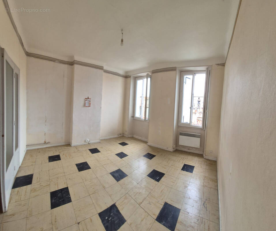 Appartement à MARSEILLE-3E