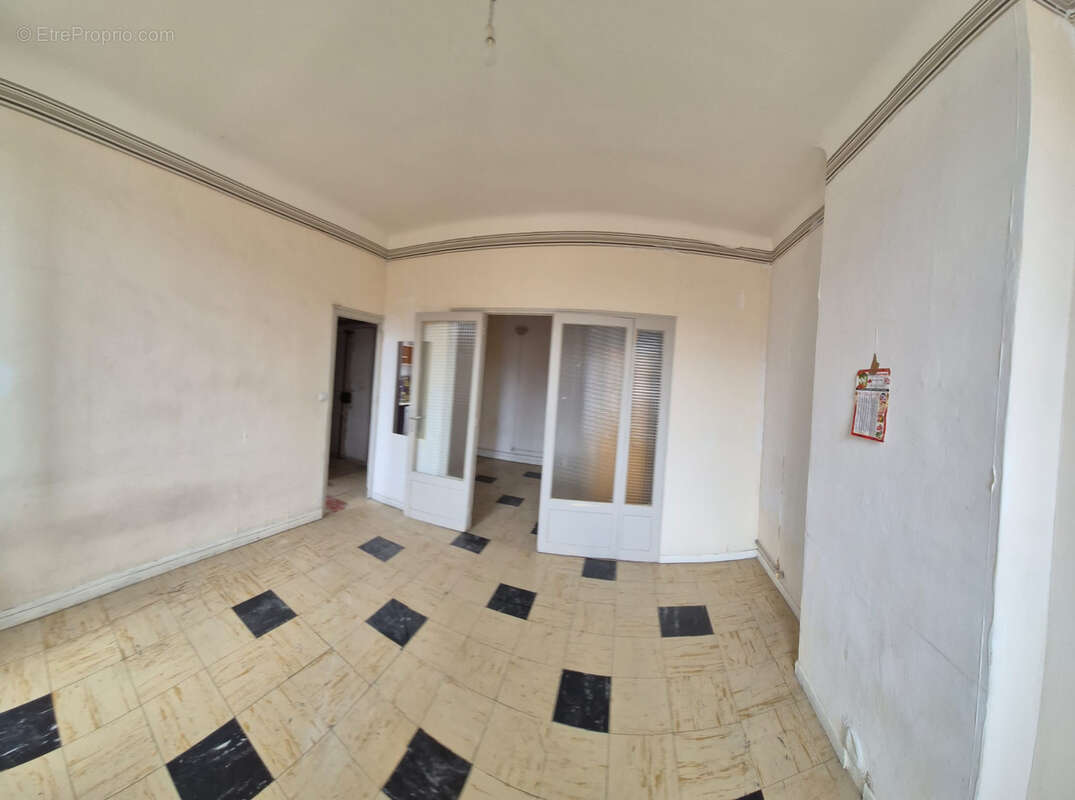 Appartement à MARSEILLE-3E