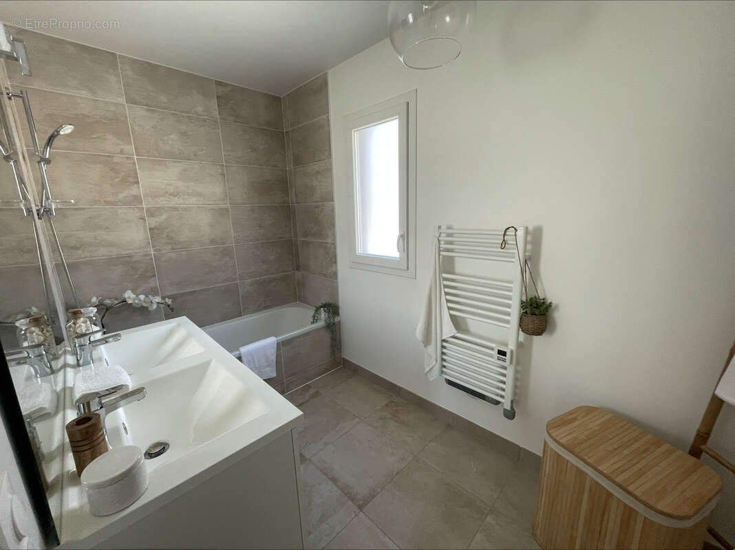 Maison à PAREMPUYRE