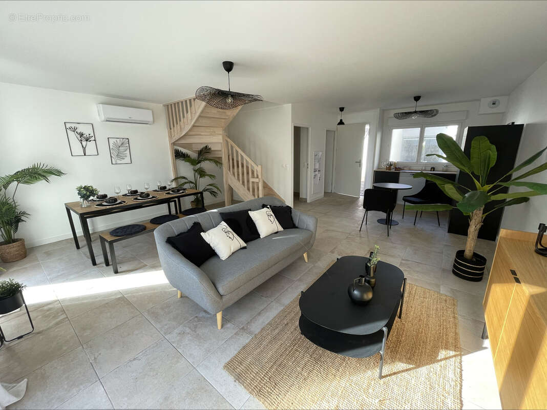 Maison à PAREMPUYRE