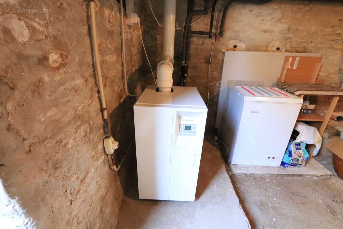 Maison à CRUZY-LE-CHATEL