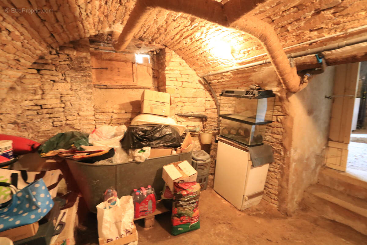 Maison à CRUZY-LE-CHATEL