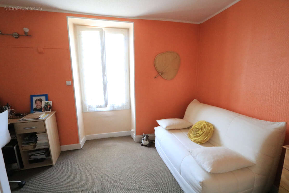 Maison à CRUZY-LE-CHATEL