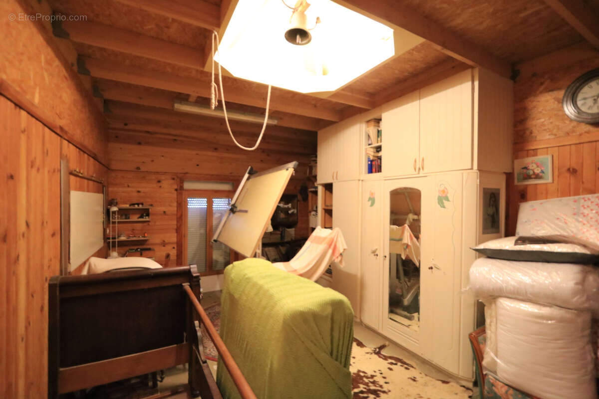 Maison à CRUZY-LE-CHATEL