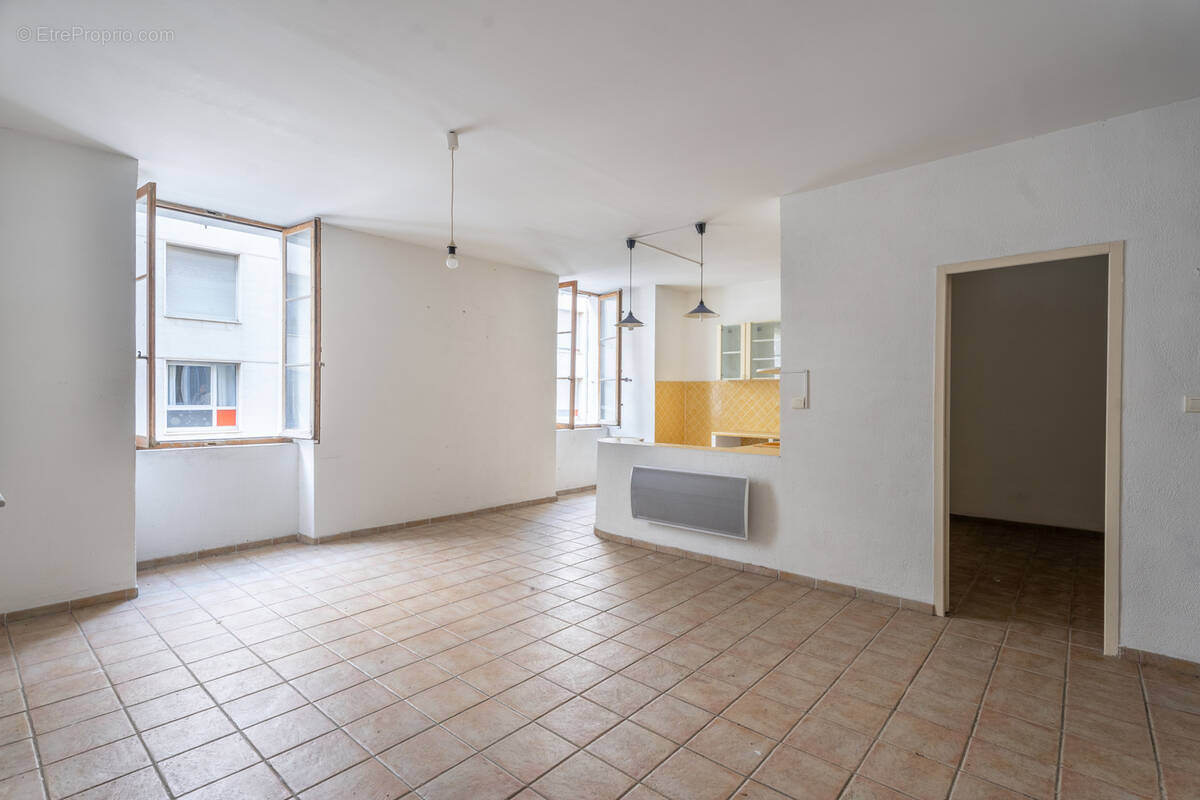 Appartement à MARSEILLE-2E