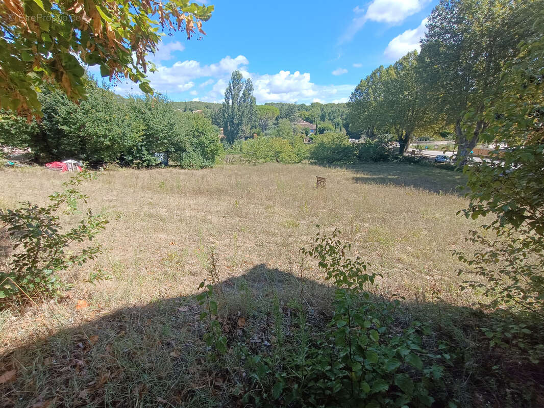 Terrain à ENTRECHAUX