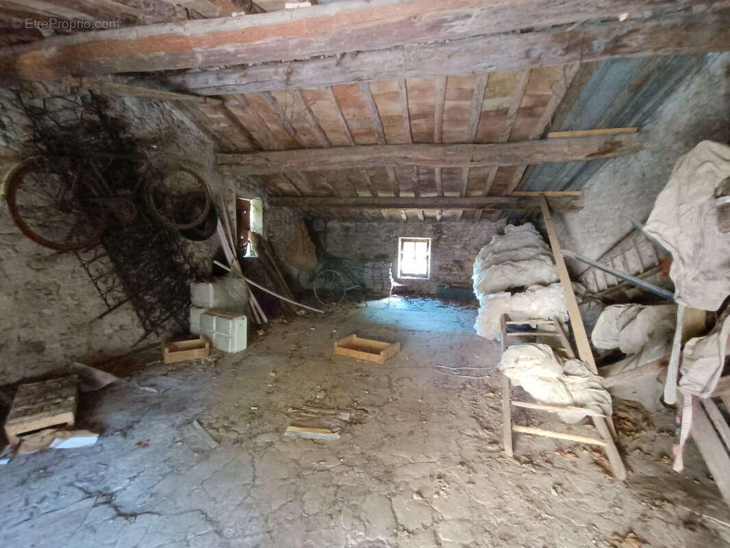 Terrain à ENTRECHAUX