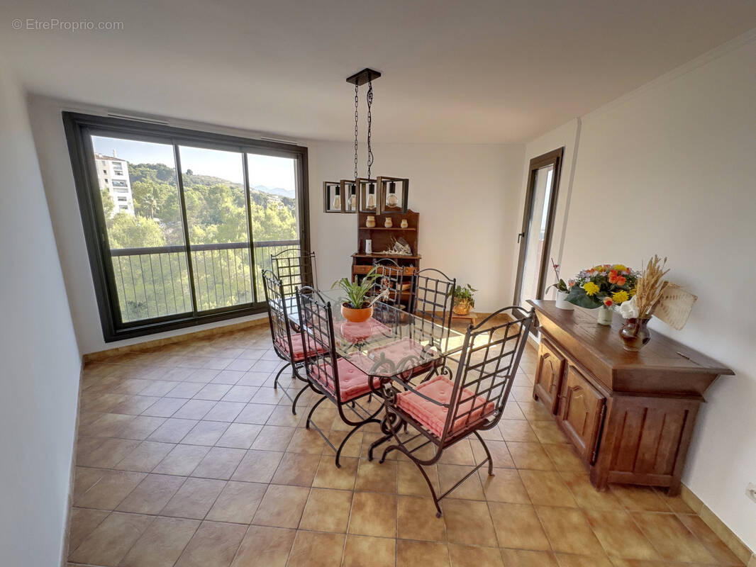 Appartement à CARROS