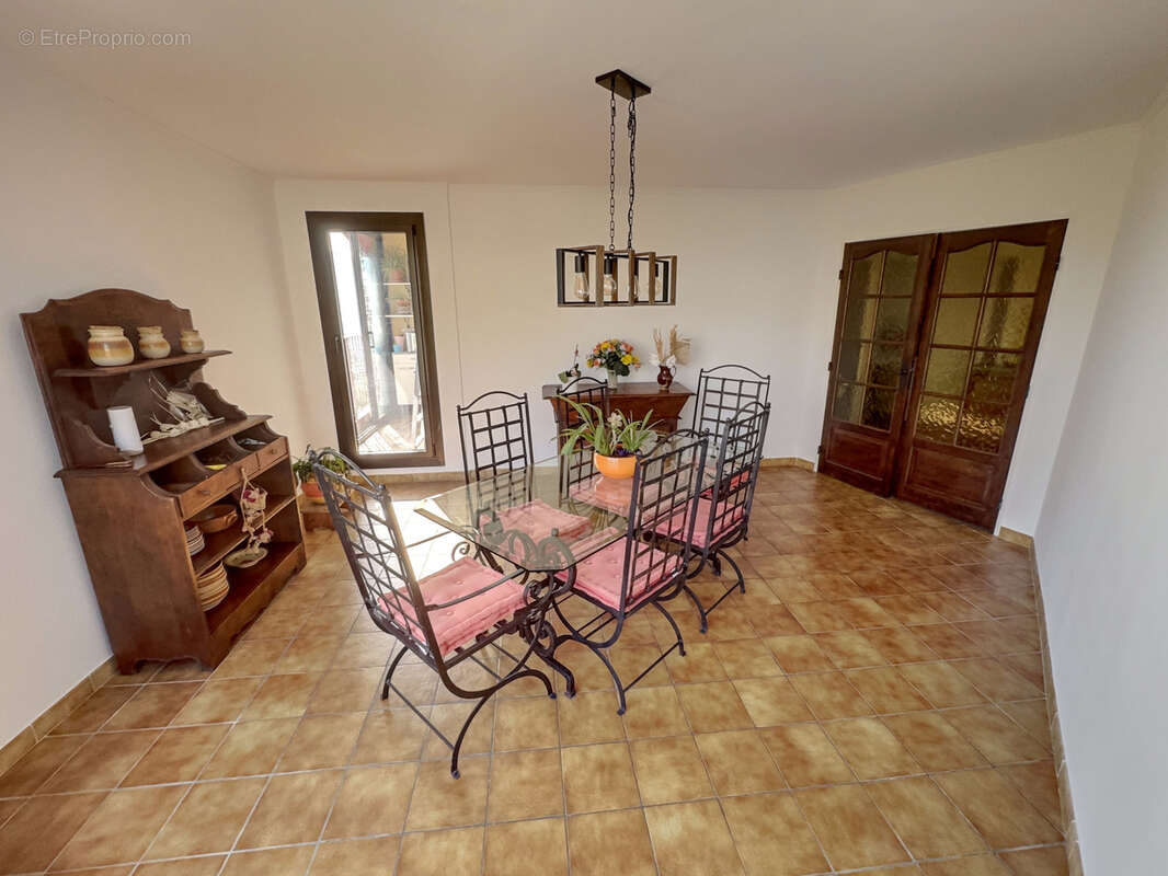 Appartement à CARROS