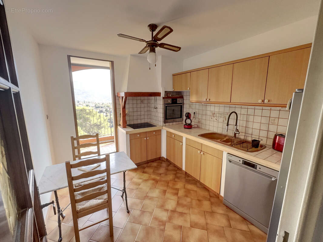 Appartement à CARROS