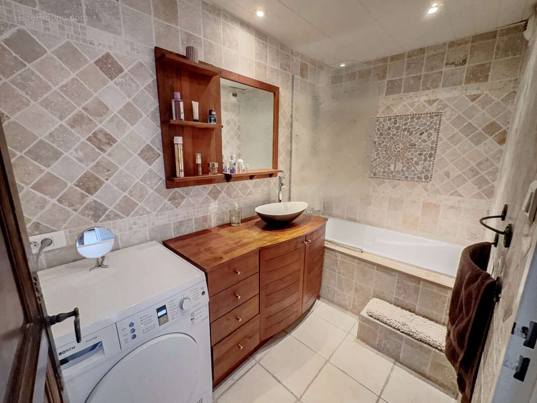 Appartement à CARROS