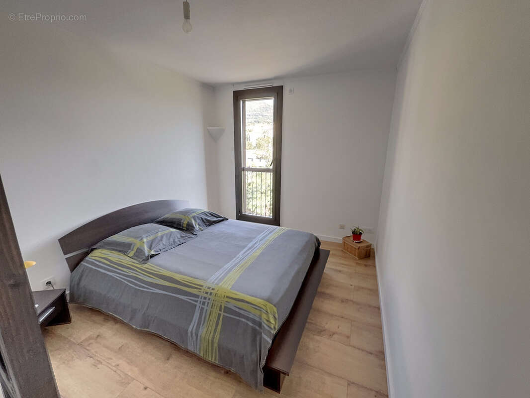 Appartement à CARROS