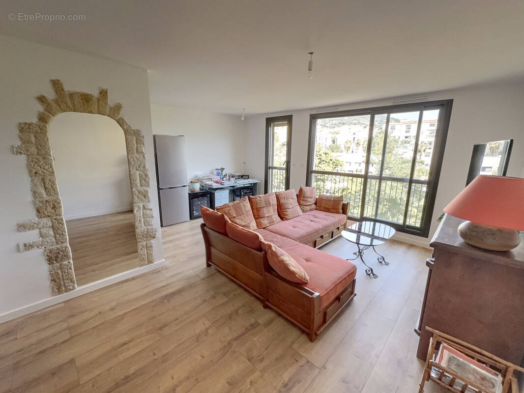 Appartement à CARROS