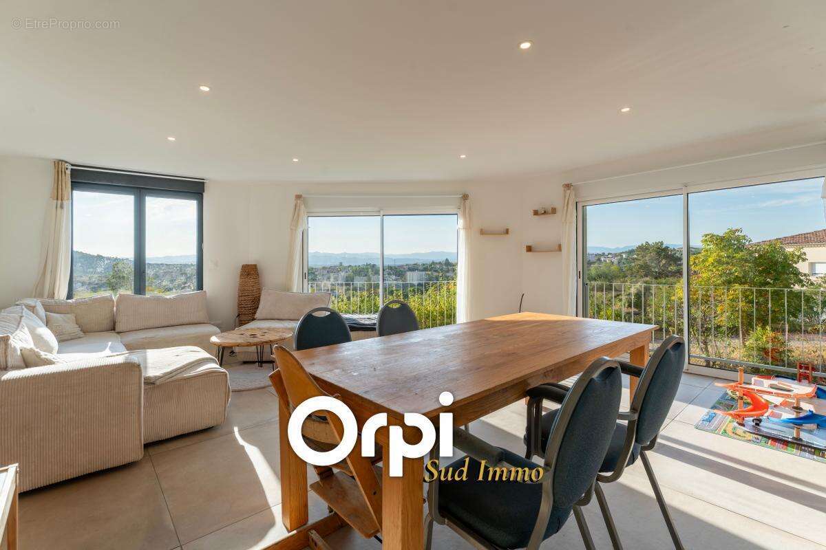 Maison à VILLENEUVE-DE-BERG