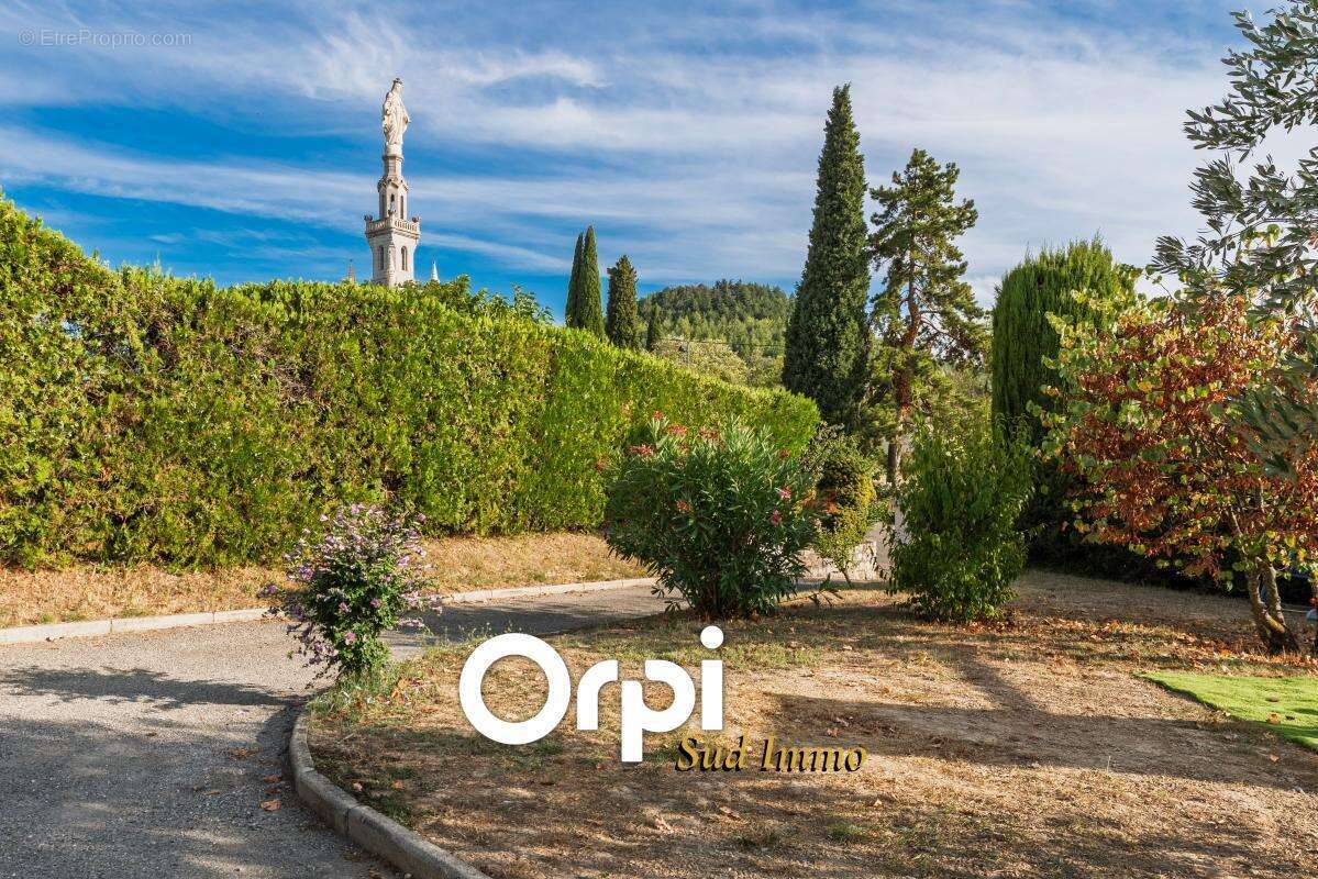 Maison à VILLENEUVE-DE-BERG