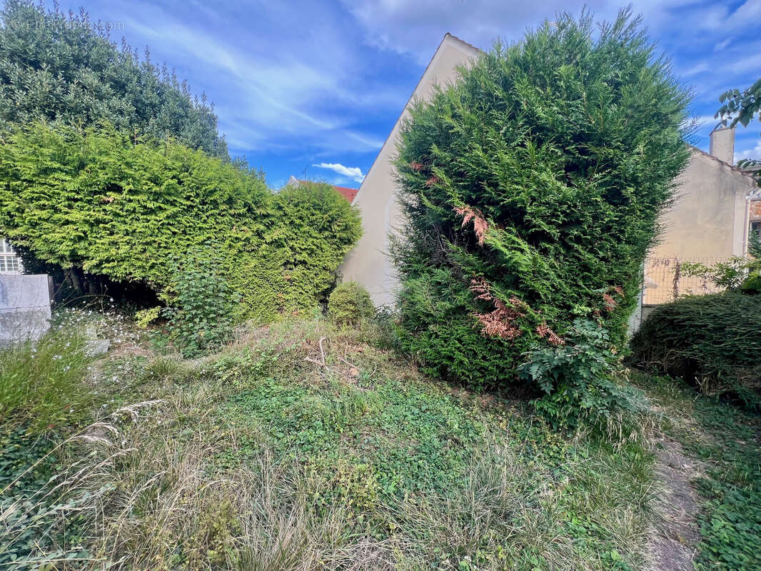 Terrain à SAVIGNY-SUR-ORGE