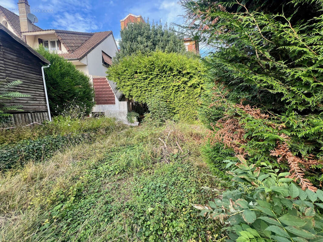 Terrain à SAVIGNY-SUR-ORGE