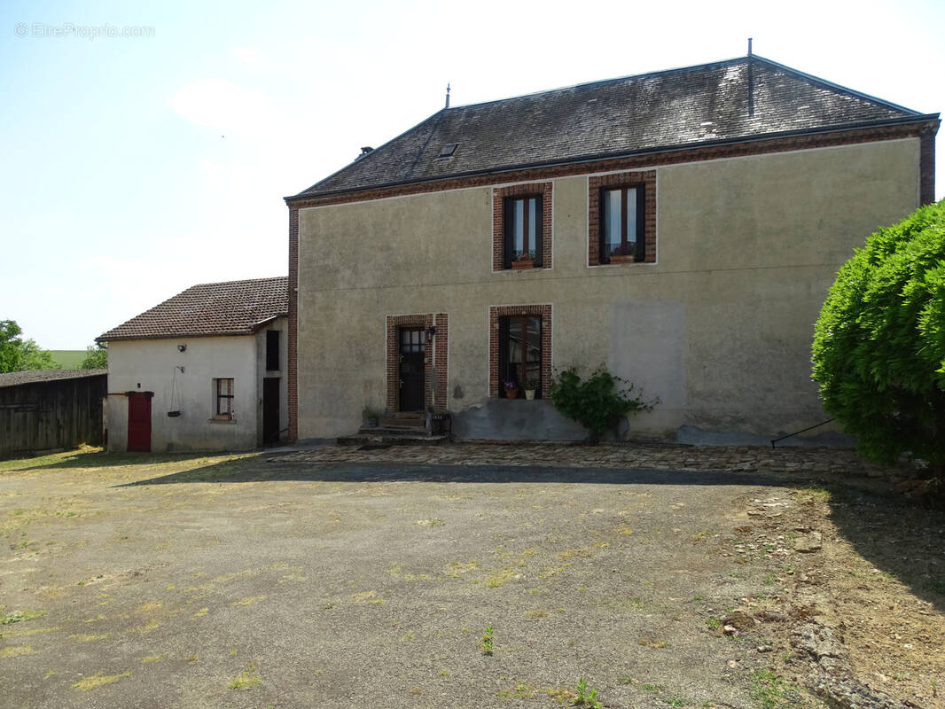 Maison à CHAMPROND-EN-GATINE