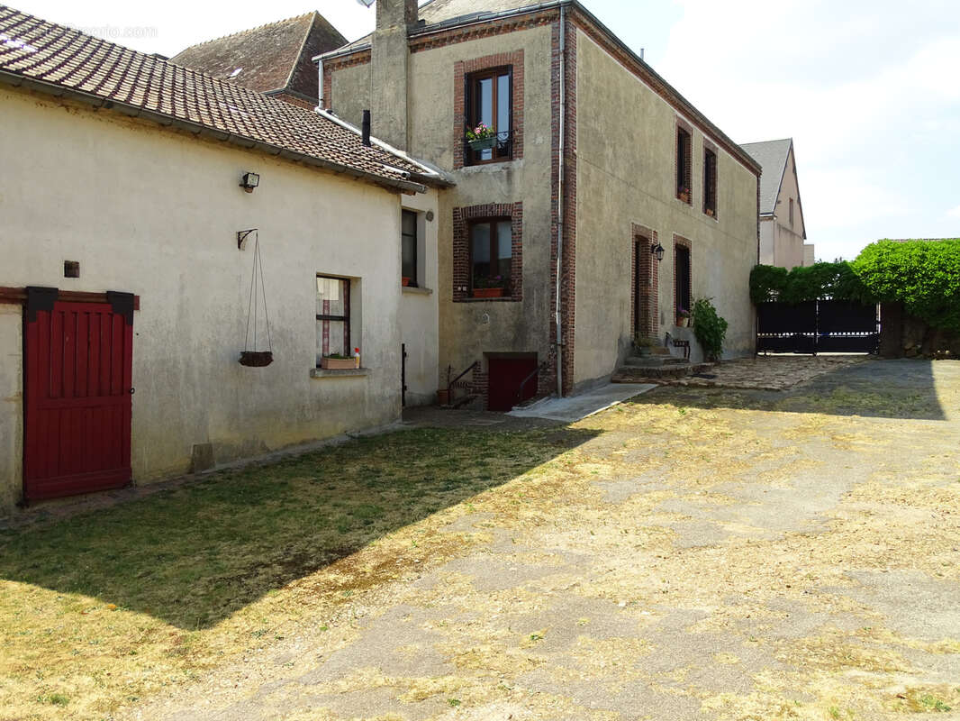 Maison à CHAMPROND-EN-GATINE