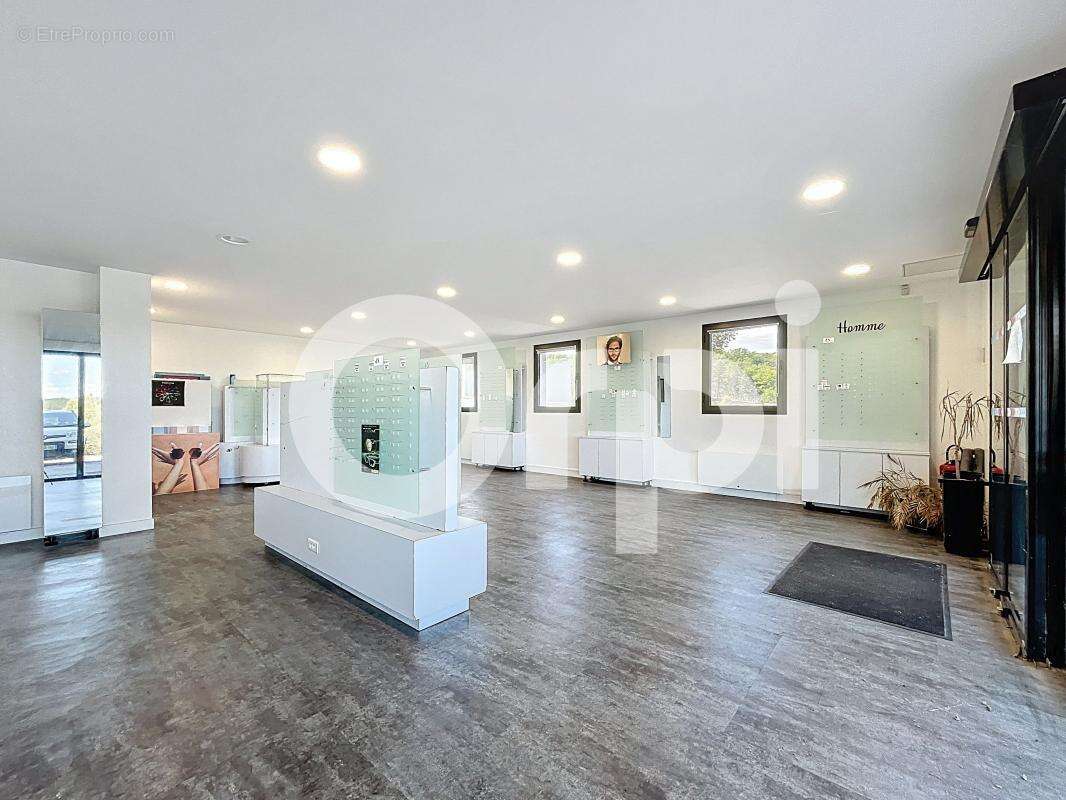 Commerce à NOTRE-DAME-DE-SANILHAC