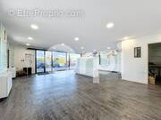 Commerce à NOTRE-DAME-DE-SANILHAC