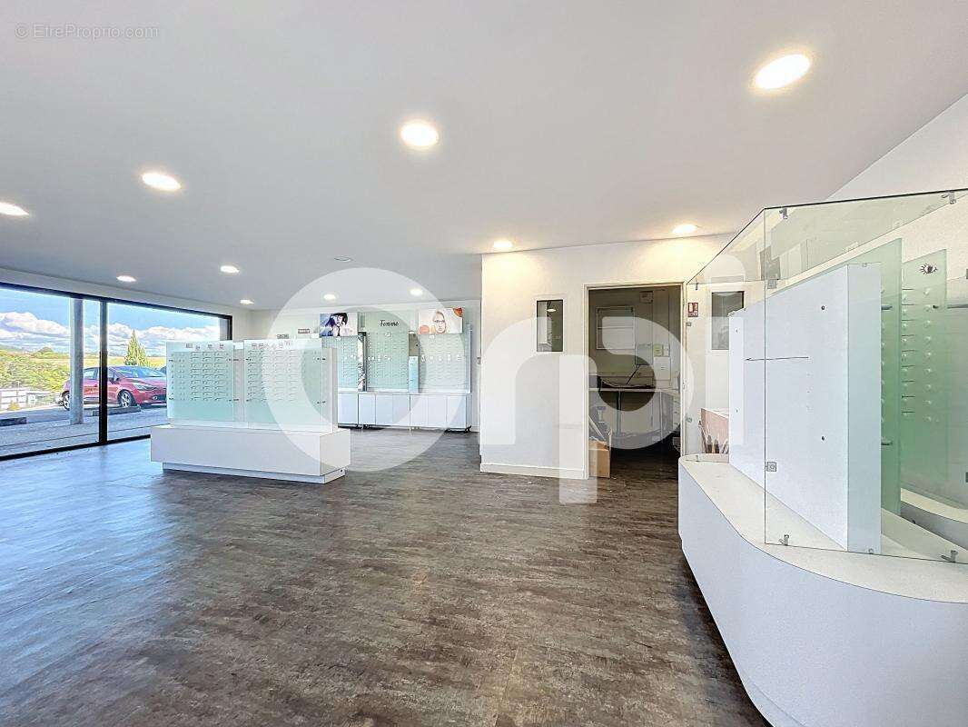 Commerce à NOTRE-DAME-DE-SANILHAC