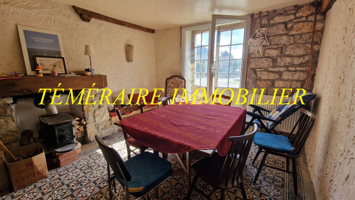 Maison à VERS-EN-MONTAGNE