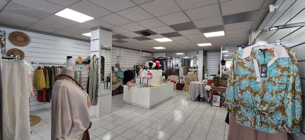 Commerce à MORESTEL