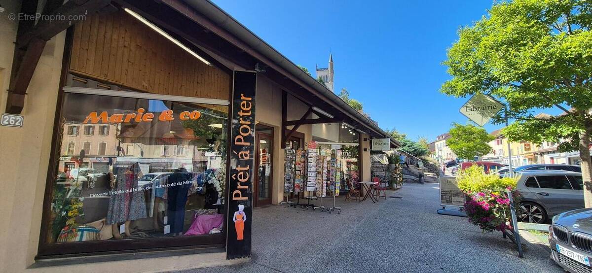 Commerce à MORESTEL