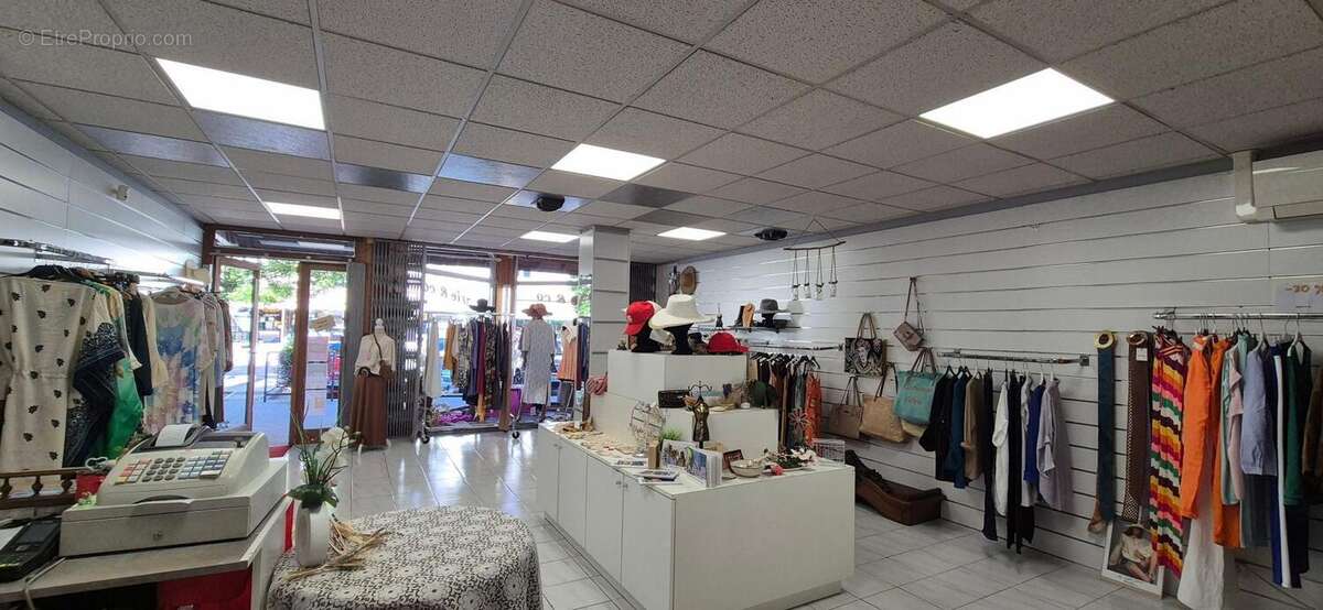 Commerce à MORESTEL