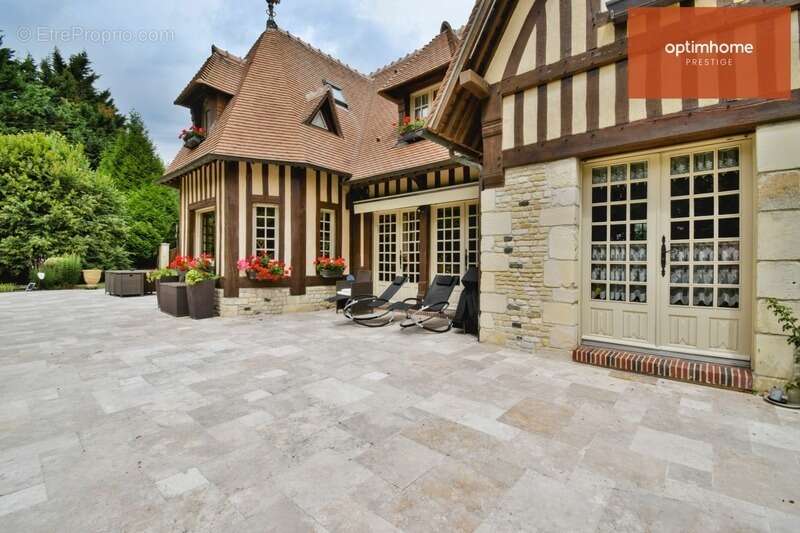 Maison à FAUGUERNON