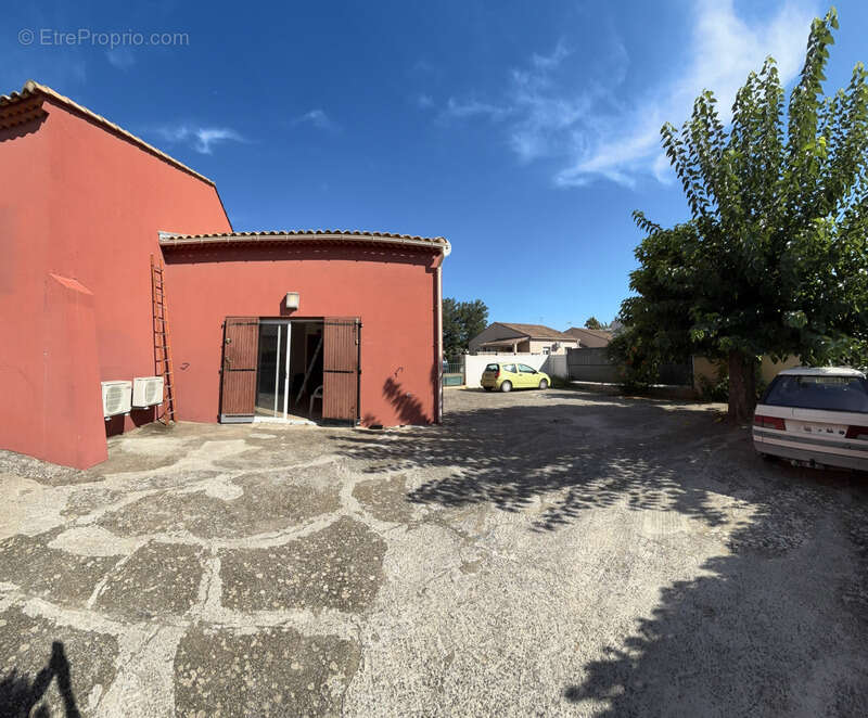 Terrain à VALERGUES