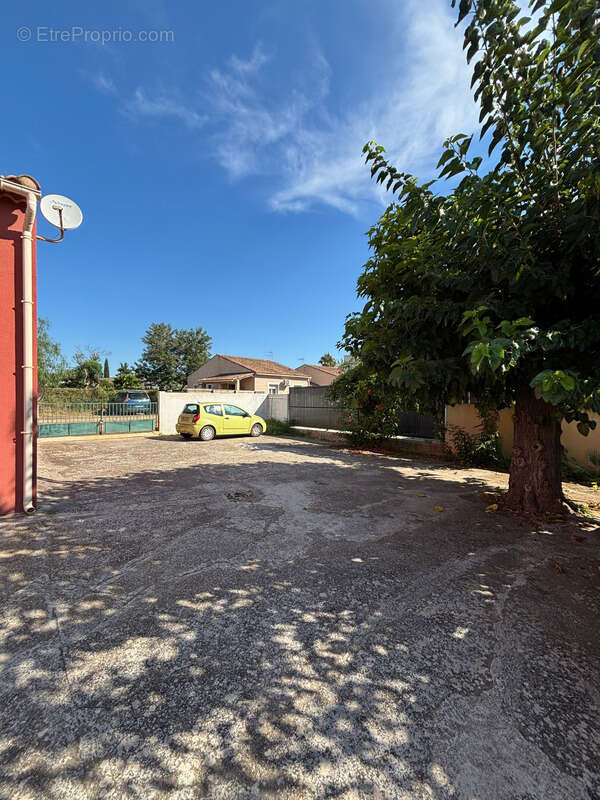 Terrain à VALERGUES