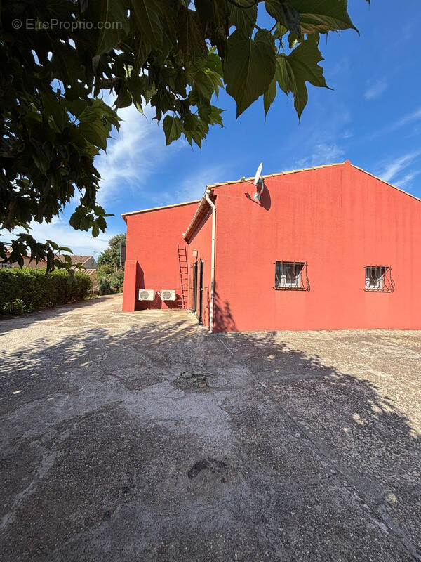 Terrain à VALERGUES