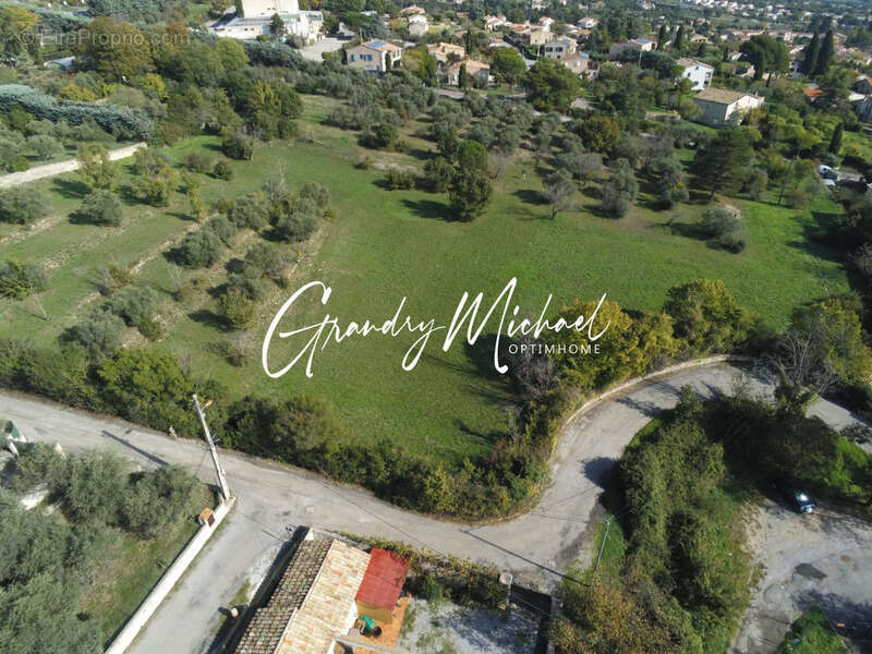 Terrain à FORCALQUIER