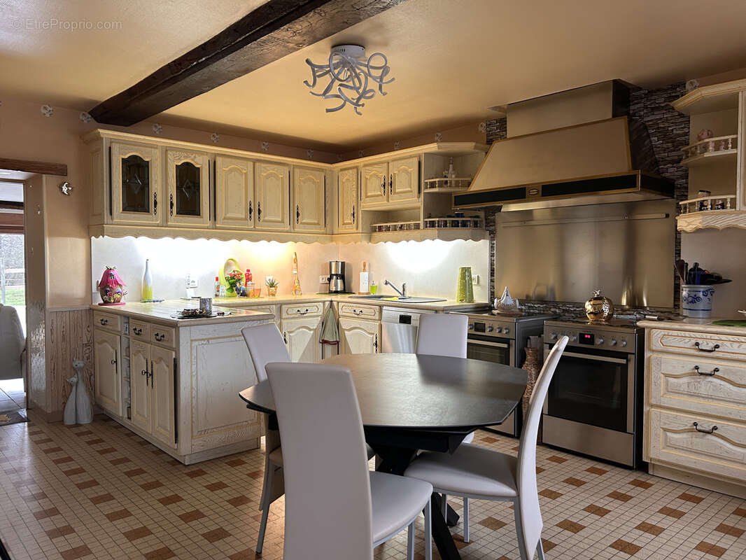 Maison à LE MELE-SUR-SARTHE