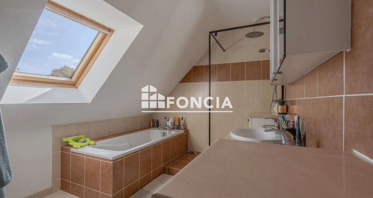 Maison à DOMFRONT-EN-CHAMPAGNE