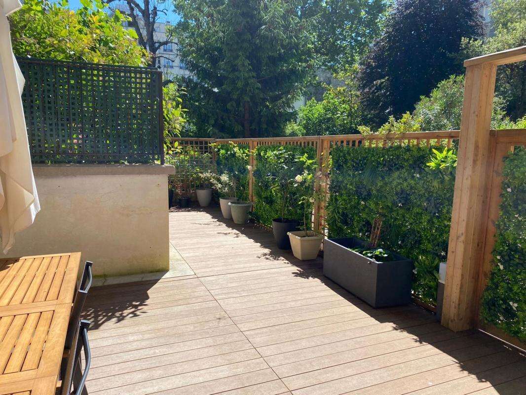 Appartement à NEUILLY-SUR-SEINE