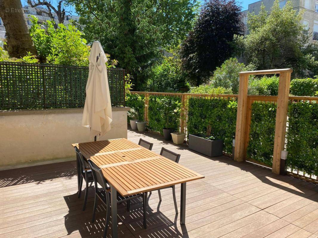 Appartement à NEUILLY-SUR-SEINE