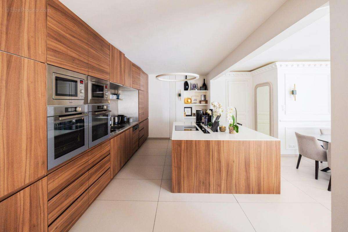 Appartement à NEUILLY-SUR-SEINE